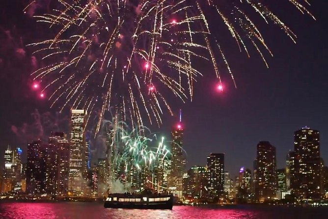 Lake Michigan Fireworks Cruise in Chicago - A 2–3 Hour Lake Michigan Fireworks Cruise That Feels Like a Chicago Classic