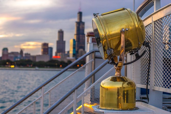 Lake Michigan Sunset Cruise in Chicago - Onboard Comfort: Open-Air Deck vs. Climate-Controlled Lounge