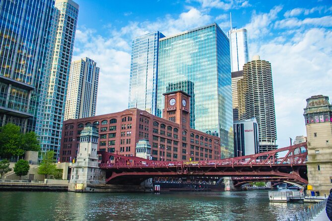 Magnificent Mile Tour With Optional 360 Chicago Upgrade - From High-End Retail to a Classic Chicago Evening Feel at the River