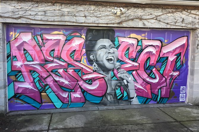 Offbeat Street Art Tour of Chicago: Urban Graffiti, Art, and Murals - The guides: how their style changes your experience