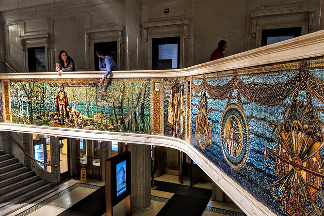 Original Chicago Architecture Interiors Tour: Dazzling Interiors - Chicago Board of Trade Building: the Art Deco interior stop that anchors the tour