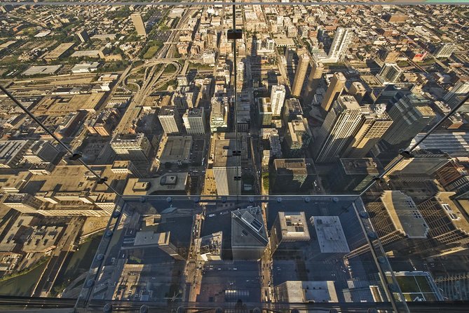 Skydeck - Willis Tower Admission - Photo strategy: the 90-second window and the gift-shop add-on