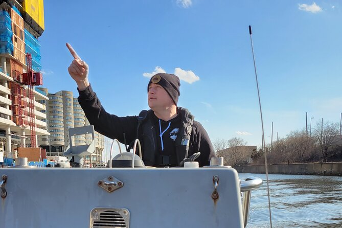 Small-Group Sightseeing Boat Tour in Chicago - Lake Michigan Speed for Fun, River Pass-Throughs for the WOW
