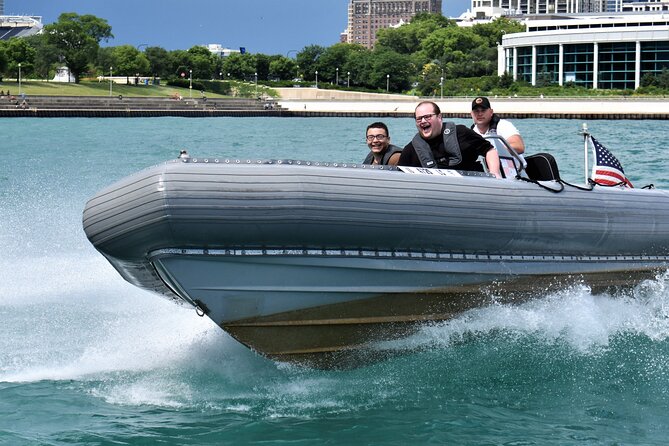 Small-Group Sightseeing Boat Tour in Chicago - Meeting Point Reality Check: Parking Area, Plan a Few Extra Minutes