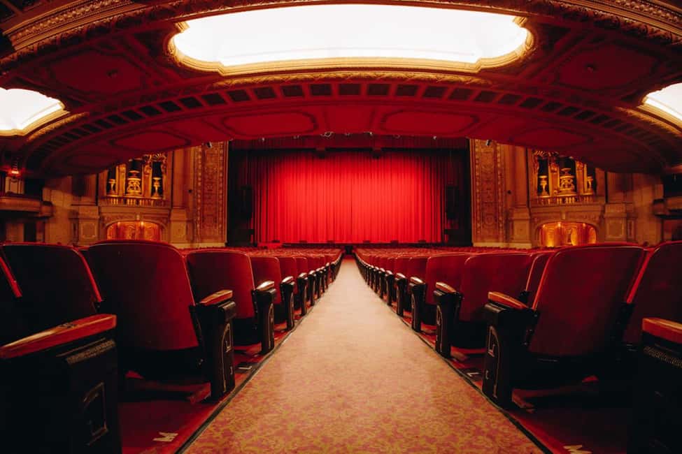 The Chicago Theatre Tour Experience - Painted murals and a preserved auditorium you can really study