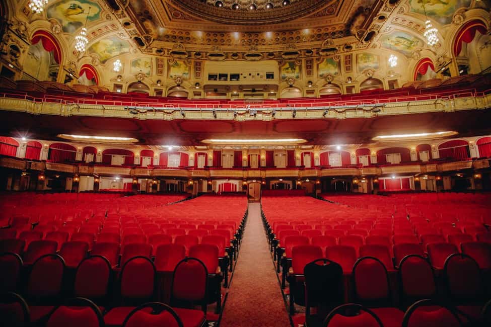 The Chicago Theatre Tour Experience - Hearing the organ: how the guide brings earlier theatre to life