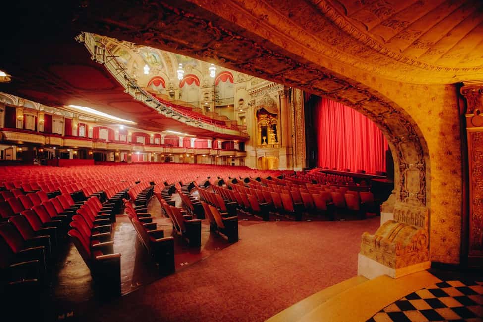 The Chicago Theatre Tour Experience - Who should book this Chicago Theatre tour (and who might skip it)